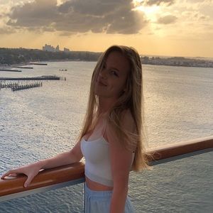 Meet your Posher, Delaney